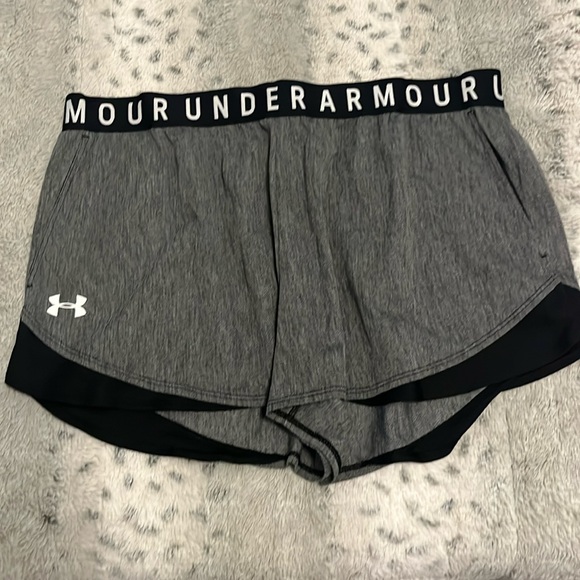 Under Armour activewear shorts with pockets - Picture 1 of 3